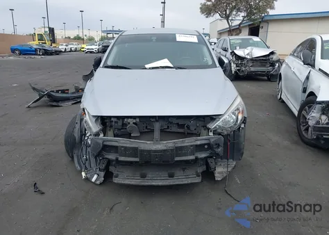 2019 Toyota Yaris L/Le/Xle z USA, uszkodzony, nr VIN 3MYDLBYV2KY525317